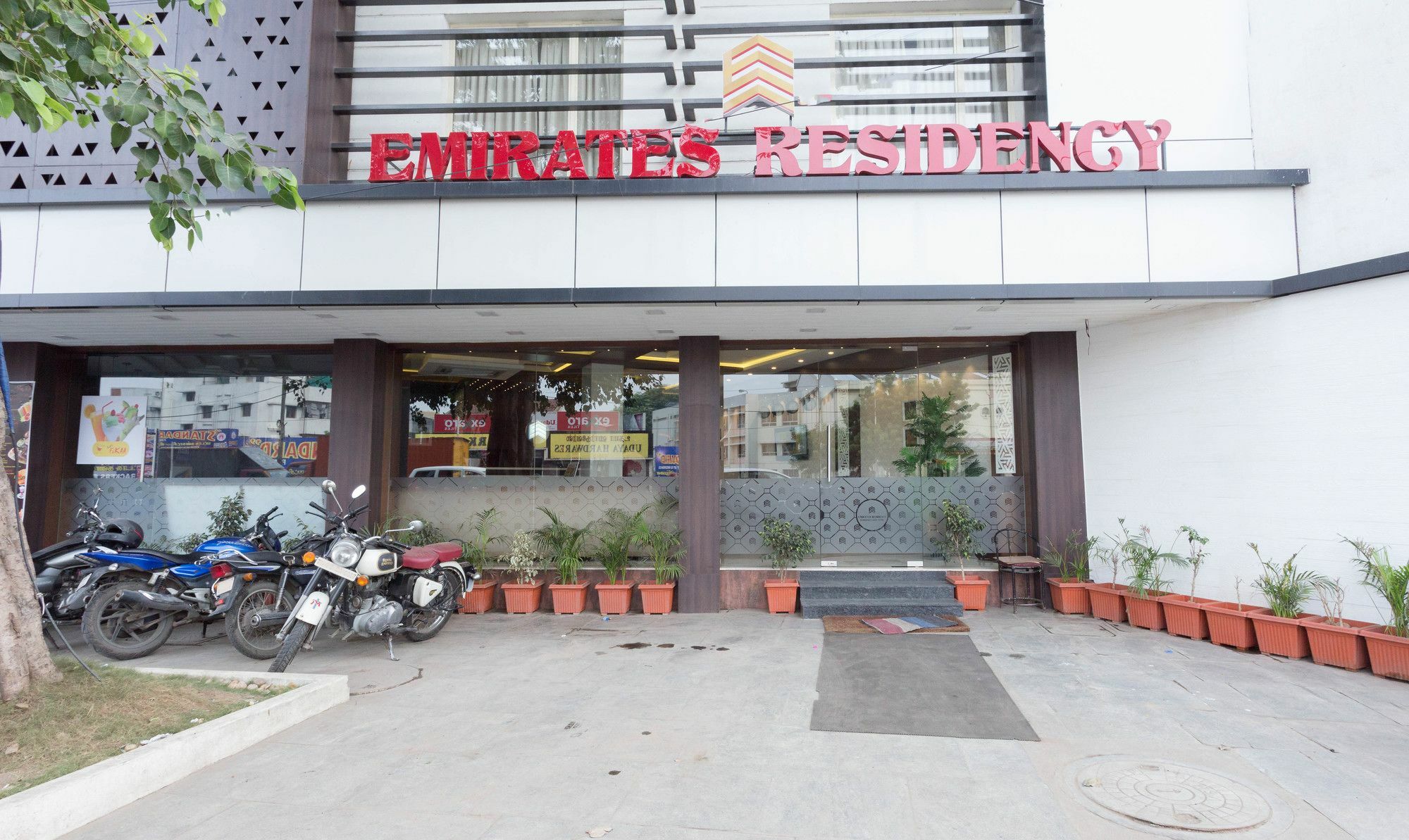 Hotel Treebo Emirates Residency Madrás Exterior foto